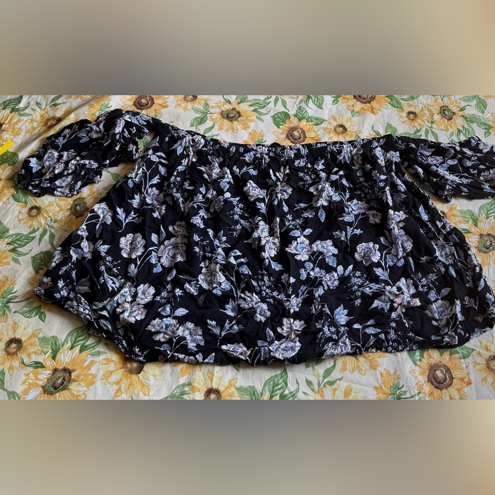 American Eagle Outfitters Black Ruffled 3/4 Sleeve Blouse